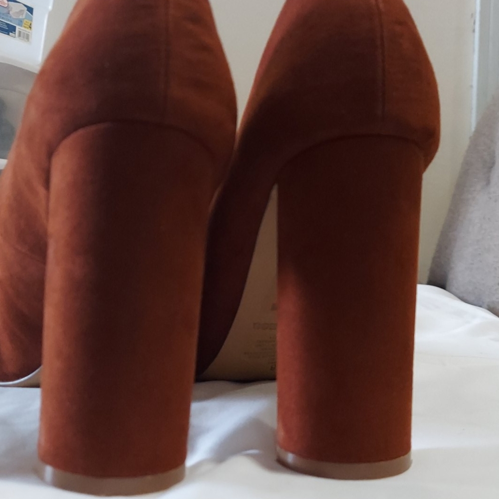 Shoes - Picture 4 of 5